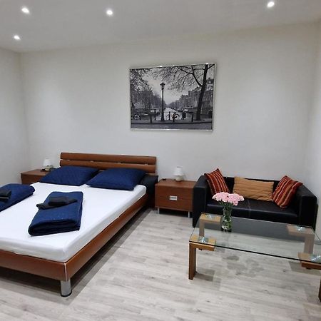 Apartment Flora - Late Check-Out At Noon 12 O Clock For Free Братислава Екстер'єр фото