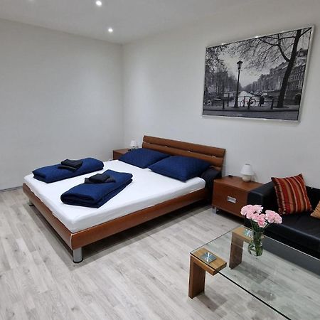 Apartment Flora - Late Check-Out At Noon 12 O Clock For Free Братислава Екстер'єр фото