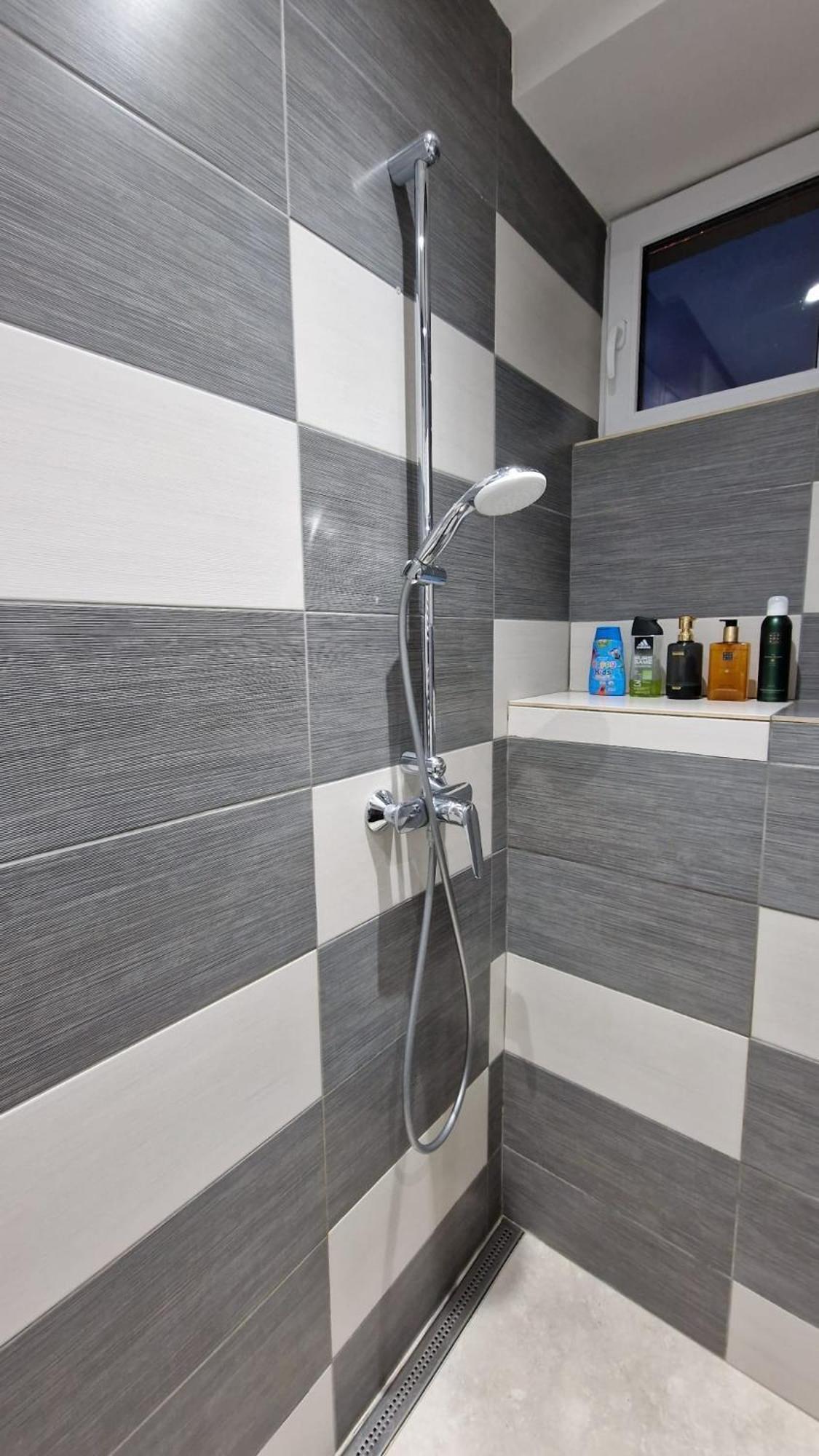 Apartment Flora - Late Check-Out At Noon 12 O Clock For Free Братислава Екстер'єр фото