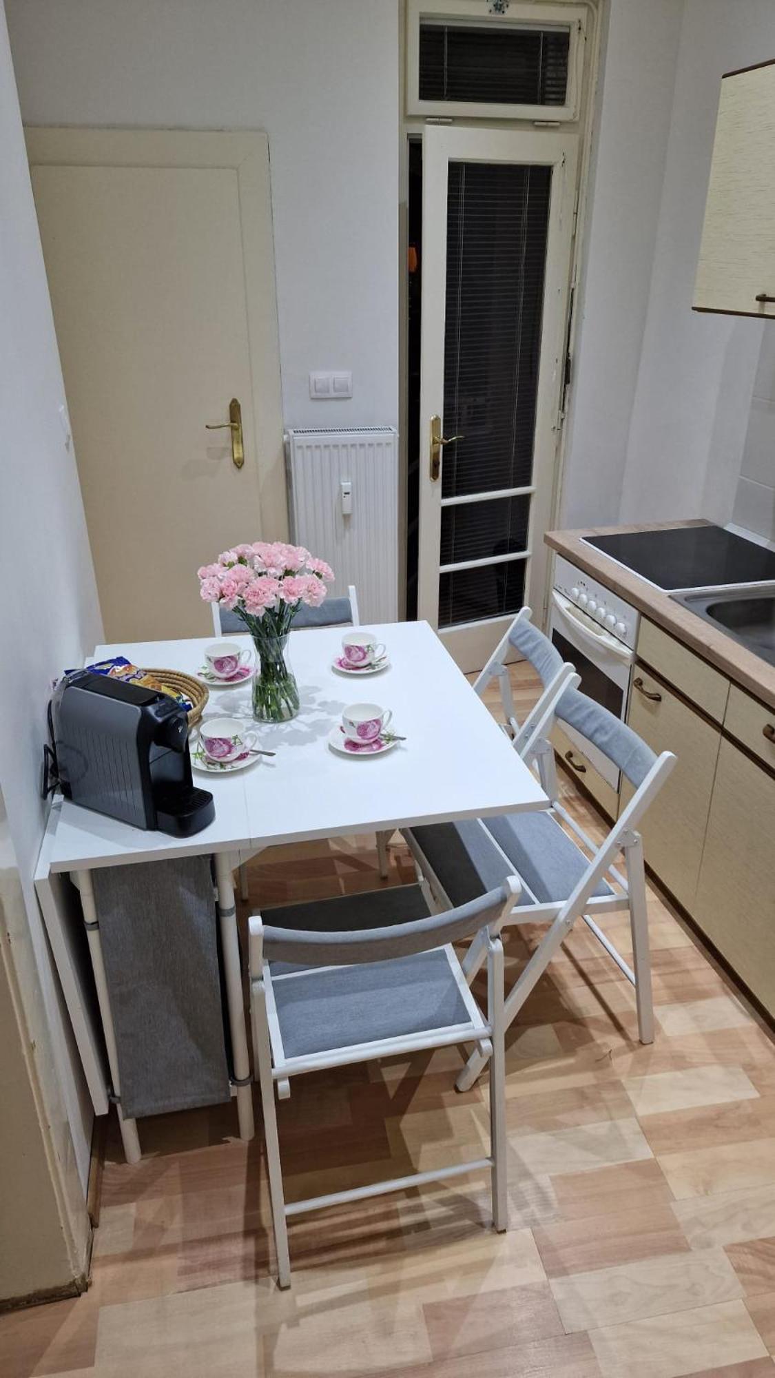 Apartment Flora - Late Check-Out At Noon 12 O Clock For Free Братислава Екстер'єр фото
